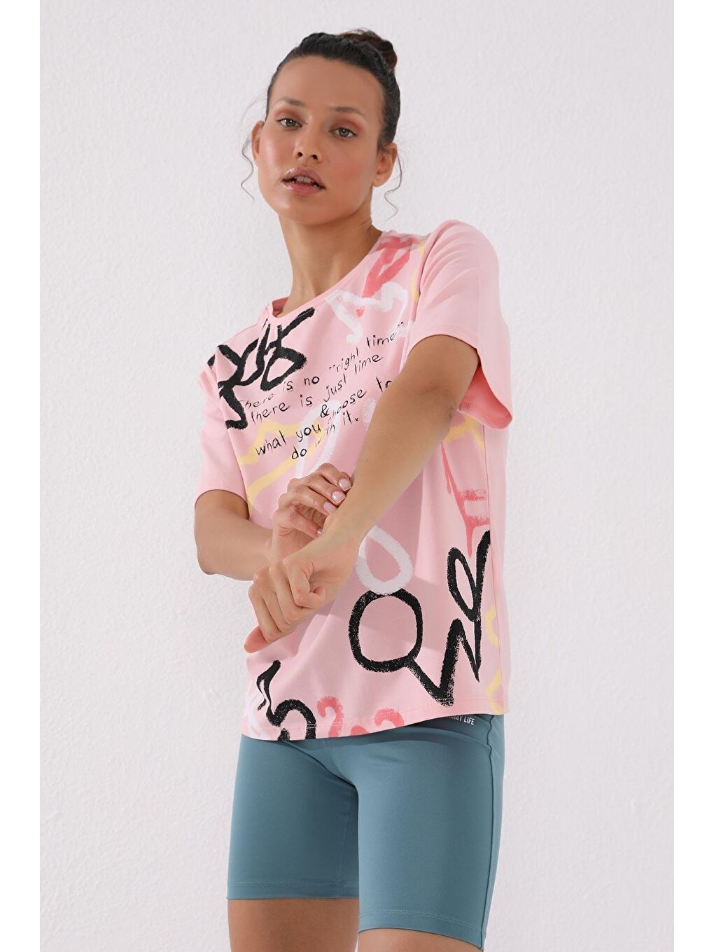 TOMMYLIFE Pembe Karışık Desenli Yazı Baskılı O Yaka Kadın Oversize T-Shirt - 97132 - 4