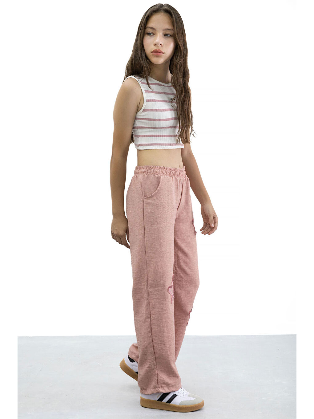 Pembe Somon Yıldız Nakışlı Geniş Paça Rahat Kumaş Kız Çocuk Pantolon 21185