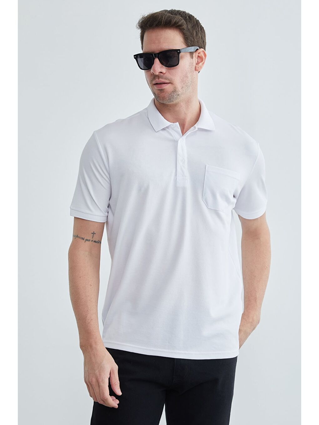 Beyaz Tek Cepli Polo Yaka Tişört