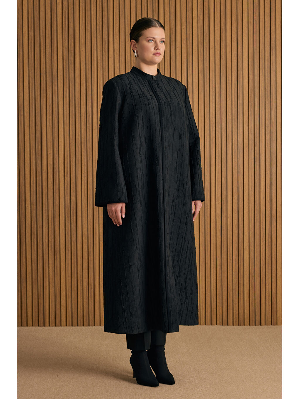 Siyah Özel Dokulu Kumaş Pardösü-2