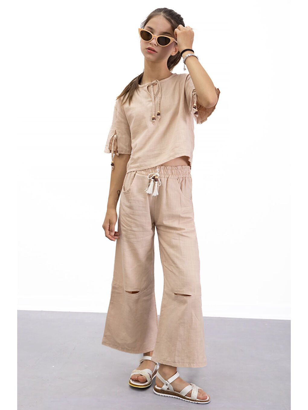 Bej Boyundan Bağlamalı Tişörtlü Kız Çocuk Pantolonlu 2li Takım 21187-2