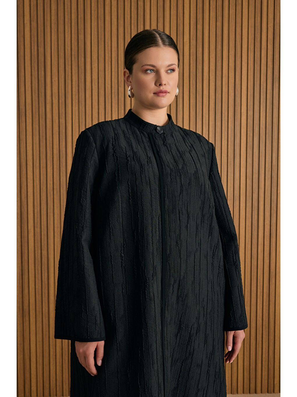 Siyah Özel Dokulu Kumaş Pardösü-3