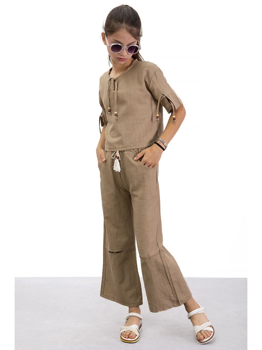 Kahverengi Kahve Boyundan Bağlamalı Tişörtlü Kız Çocuk Pantolonlu 2li Takım 21188-2