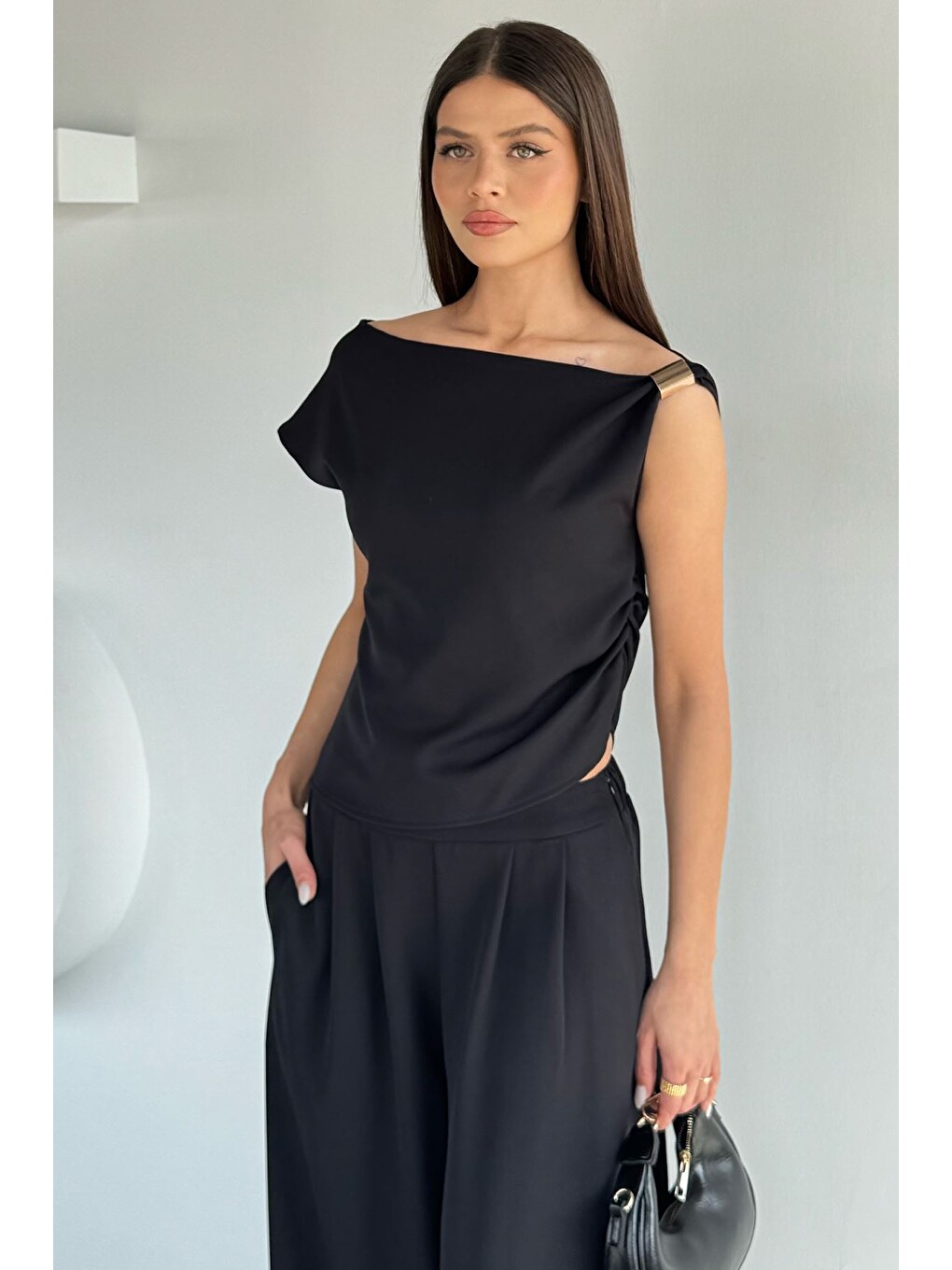 Siyah Kadın Bel Lastikli Pantolon Gold Detaylı Bluz İkili Takım-2