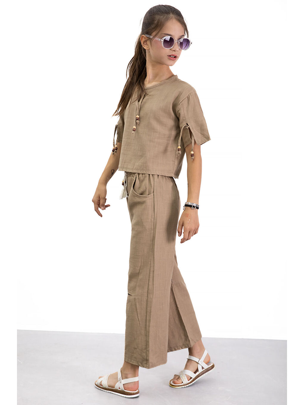 Kahverengi Kahve Boyundan Bağlamalı Tişörtlü Kız Çocuk Pantolonlu 2li Takım 21188-3