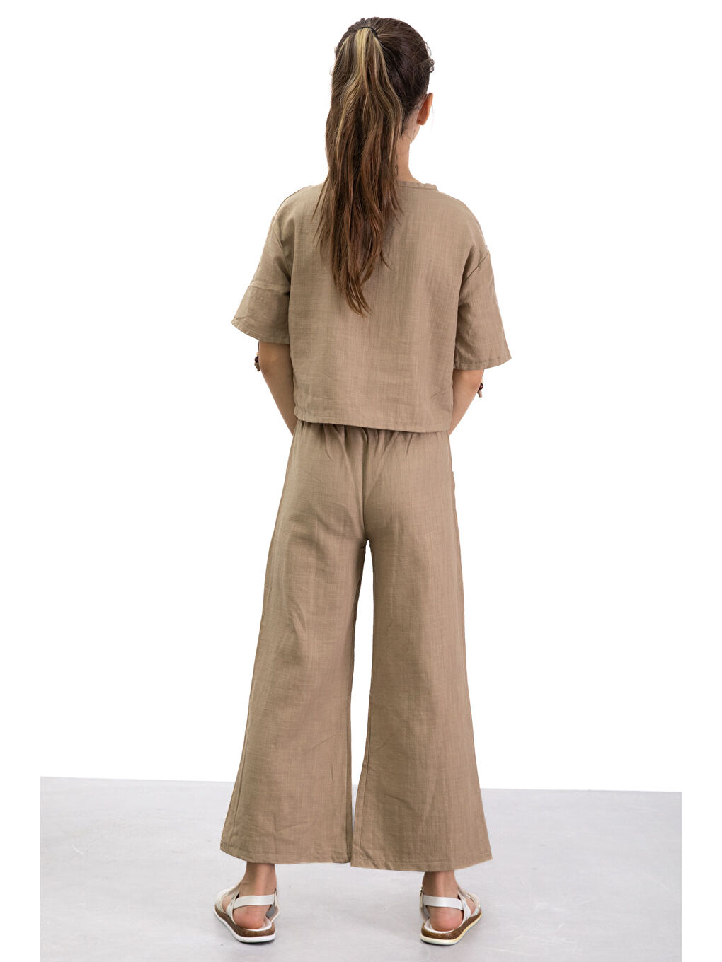 Kahverengi Kahve Boyundan Bağlamalı Tişörtlü Kız Çocuk Pantolonlu 2li Takım 21188-4