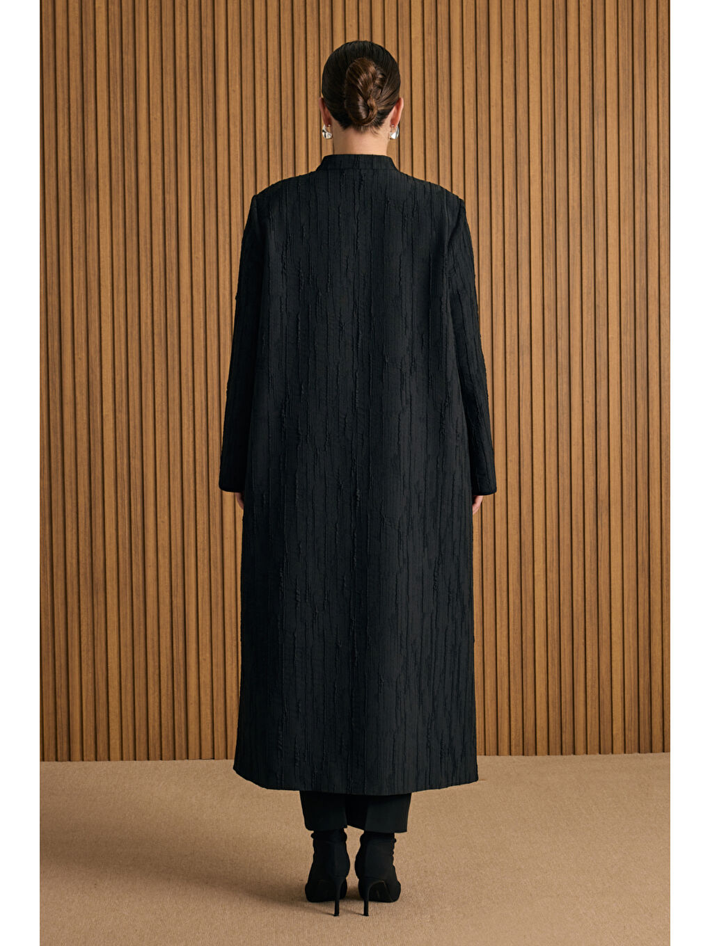 Siyah Özel Dokulu Kumaş Pardösü-5