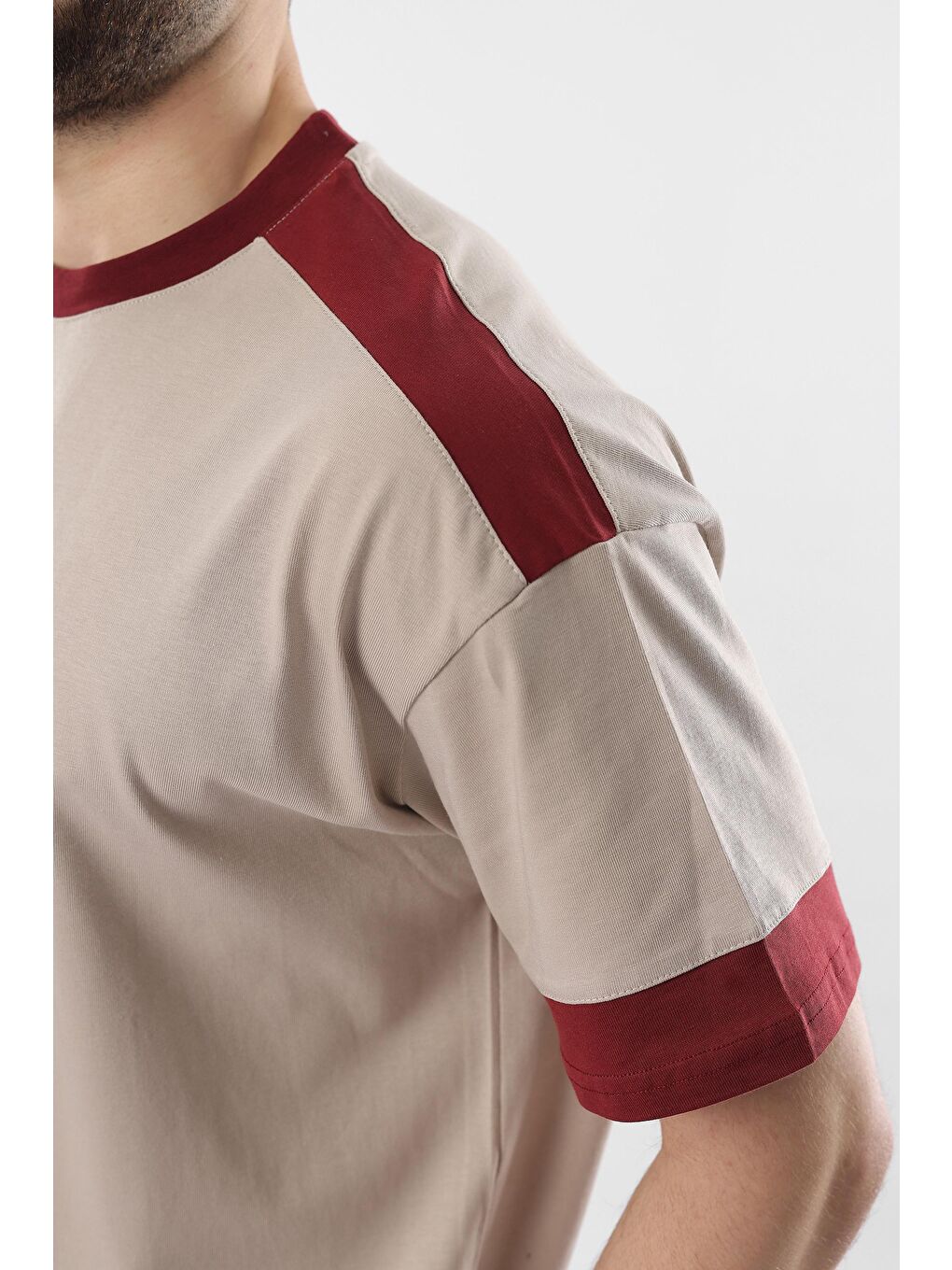 Bej Omzu Şerit Detaylı Erkek Tişört E7125-2