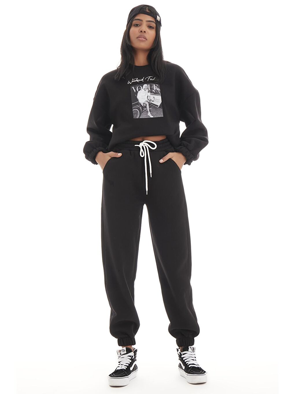 Kadın Siyah Renk Üç İplik İçi Şardonlu Önü Baskılı Sweatshirt-4