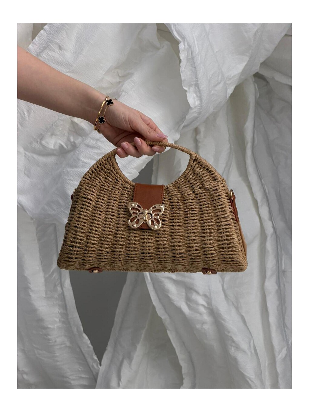 Kahverengi Kelebek Detaylı Küçük Boy Camel Hasır Çanta 20x27 CNT1032-1