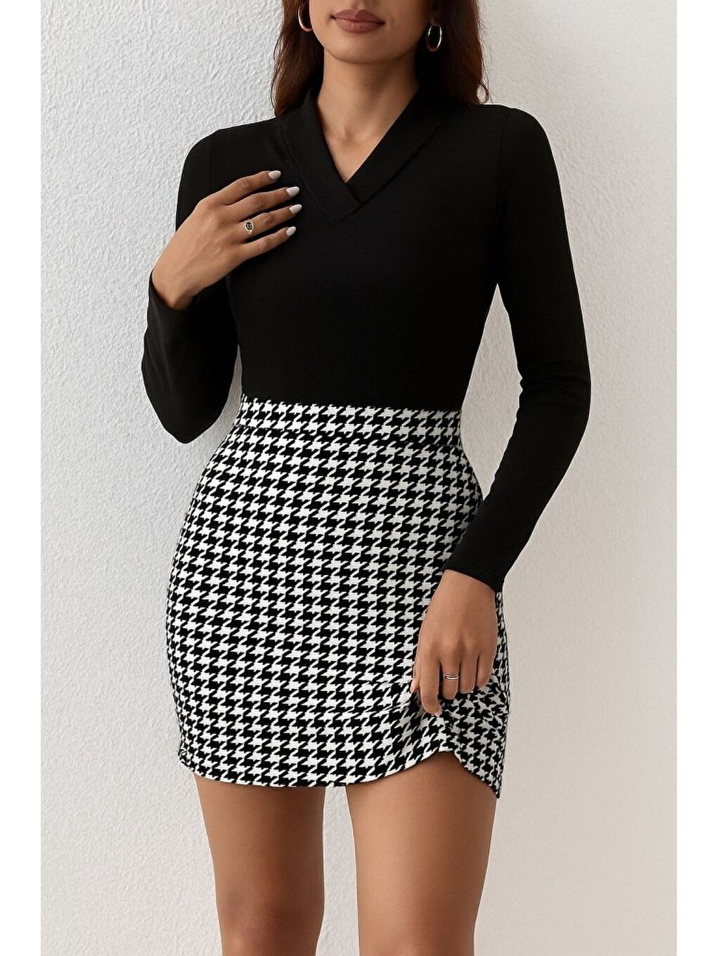 Siyah Kadın Uzun Kollu V Yakalı Kaz Ayağı Desenli şardonlu Dalgıç Elbise