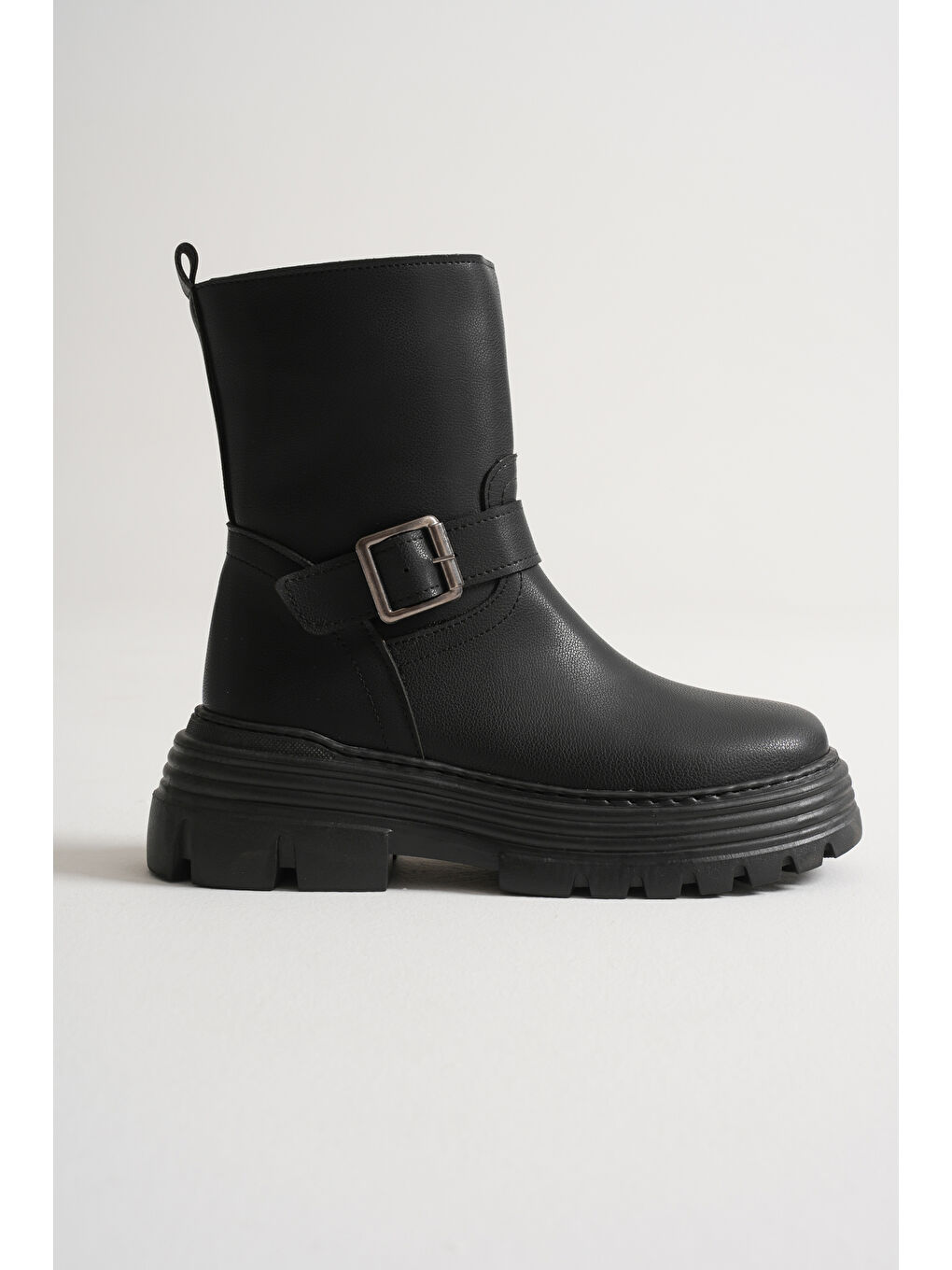 Kadın Siyah Kalın EVA Taban Kemer Toka Detaylı Fermuarlı Bot