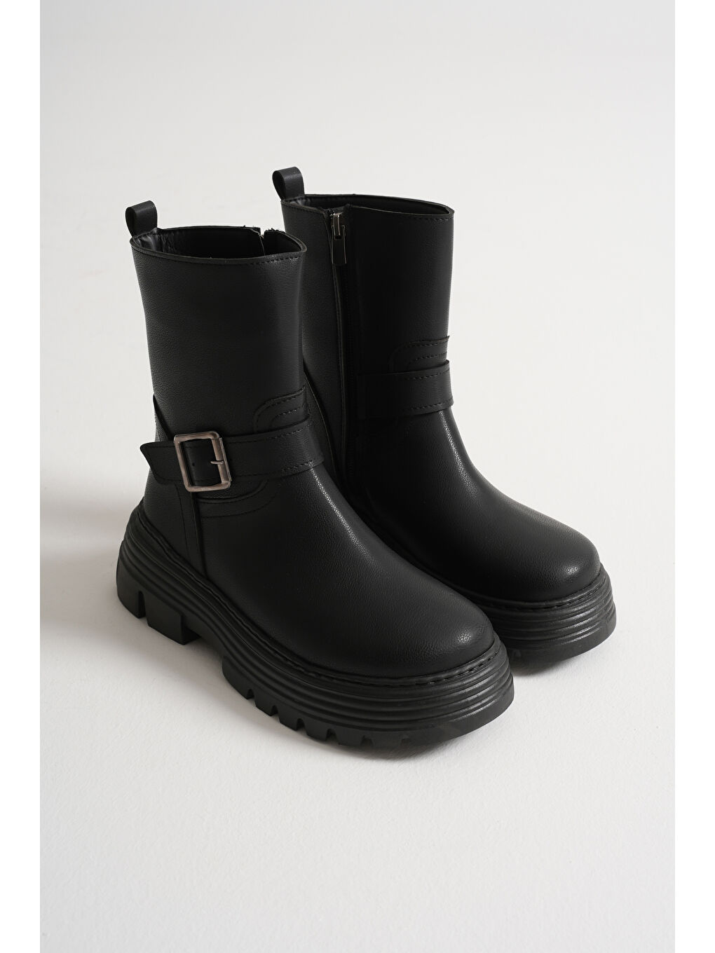 Kadın Siyah Kalın EVA Taban Kemer Toka Detaylı Fermuarlı Bot-1