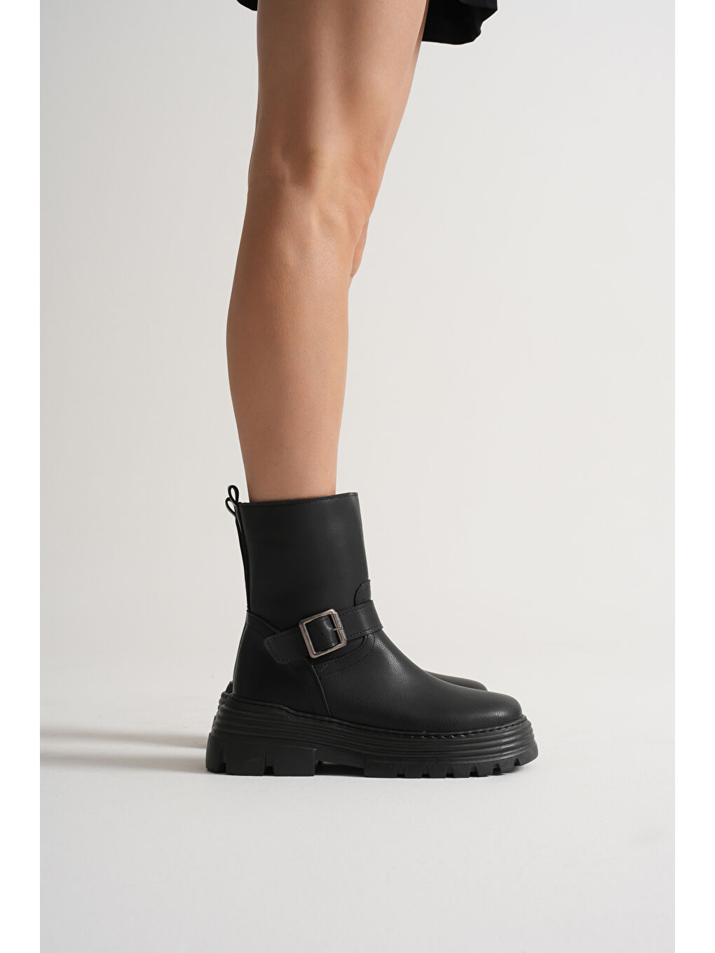 Kadın Siyah Kalın EVA Taban Kemer Toka Detaylı Fermuarlı Bot-3