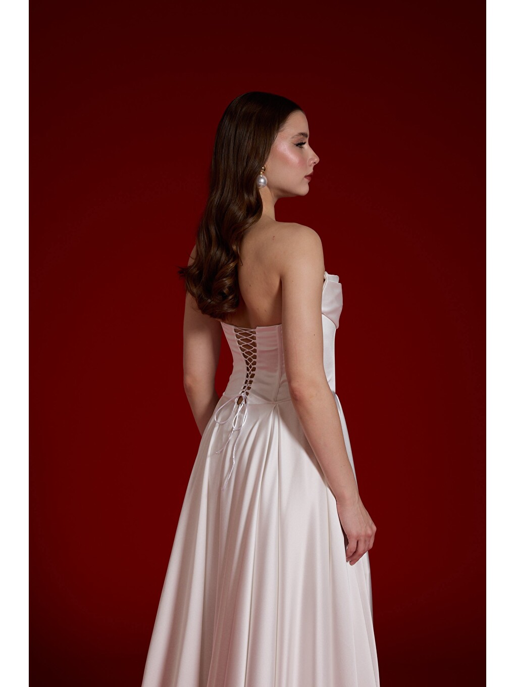 Beyaz Yırtmaçlı Uzun Saten Nikah Elbisesi-5