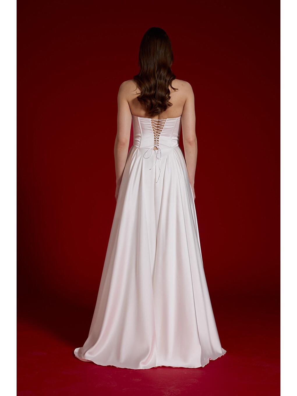 Beyaz Yırtmaçlı Uzun Saten Nikah Elbisesi-6