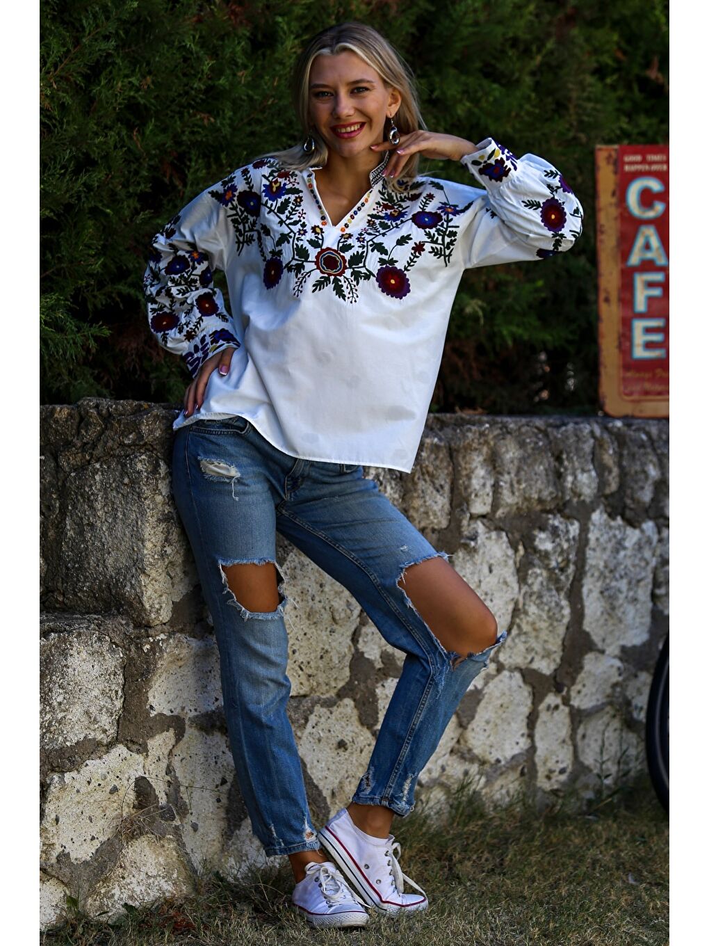 Beyaz Hakim Yaka Balon Kol Yaka Ve Kol Ucu Nakışlı Dokuma Casual Bluz-7