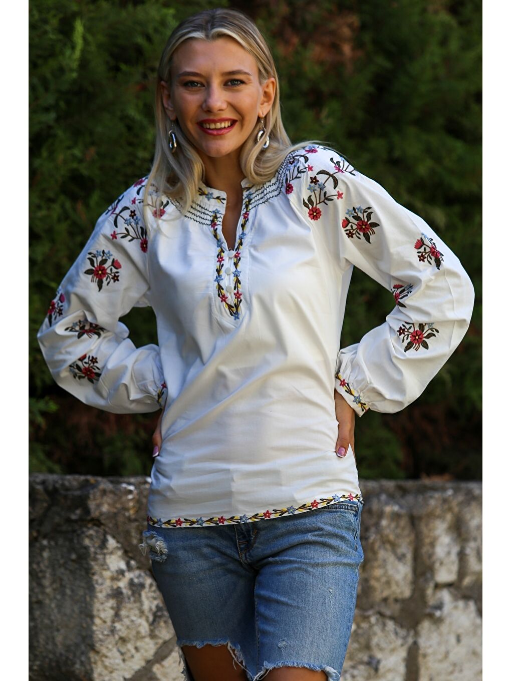Beyaz Nakışlı Yaka Balon Kol Yaka Ve Kol Ucu Nakışlı Dokuma Casual Bluz-2