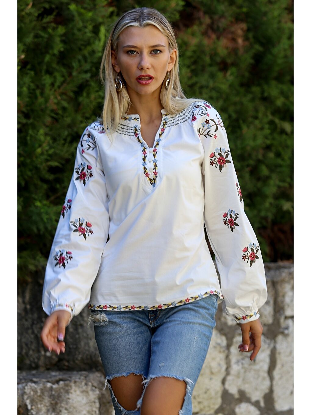Beyaz Nakışlı Yaka Balon Kol Yaka Ve Kol Ucu Nakışlı Dokuma Casual Bluz-3