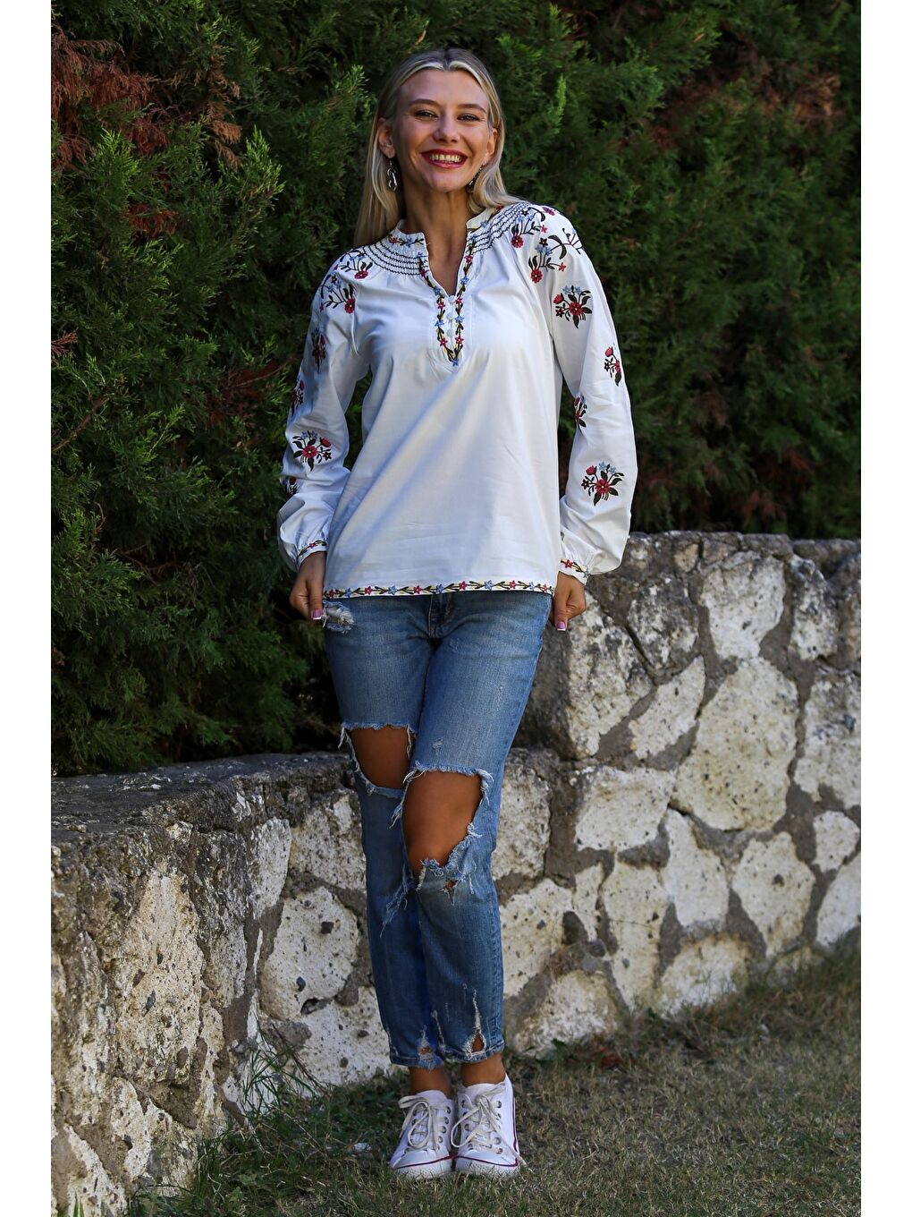 Beyaz Nakışlı Yaka Balon Kol Yaka Ve Kol Ucu Nakışlı Dokuma Casual Bluz-4