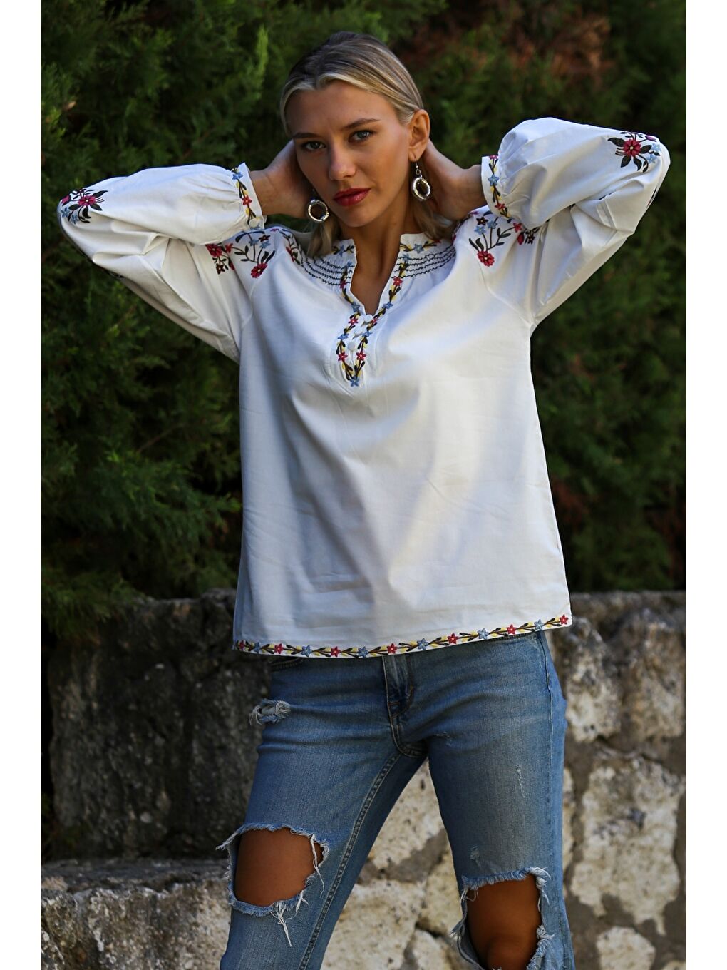 Beyaz Nakışlı Yaka Balon Kol Yaka Ve Kol Ucu Nakışlı Dokuma Casual Bluz-6