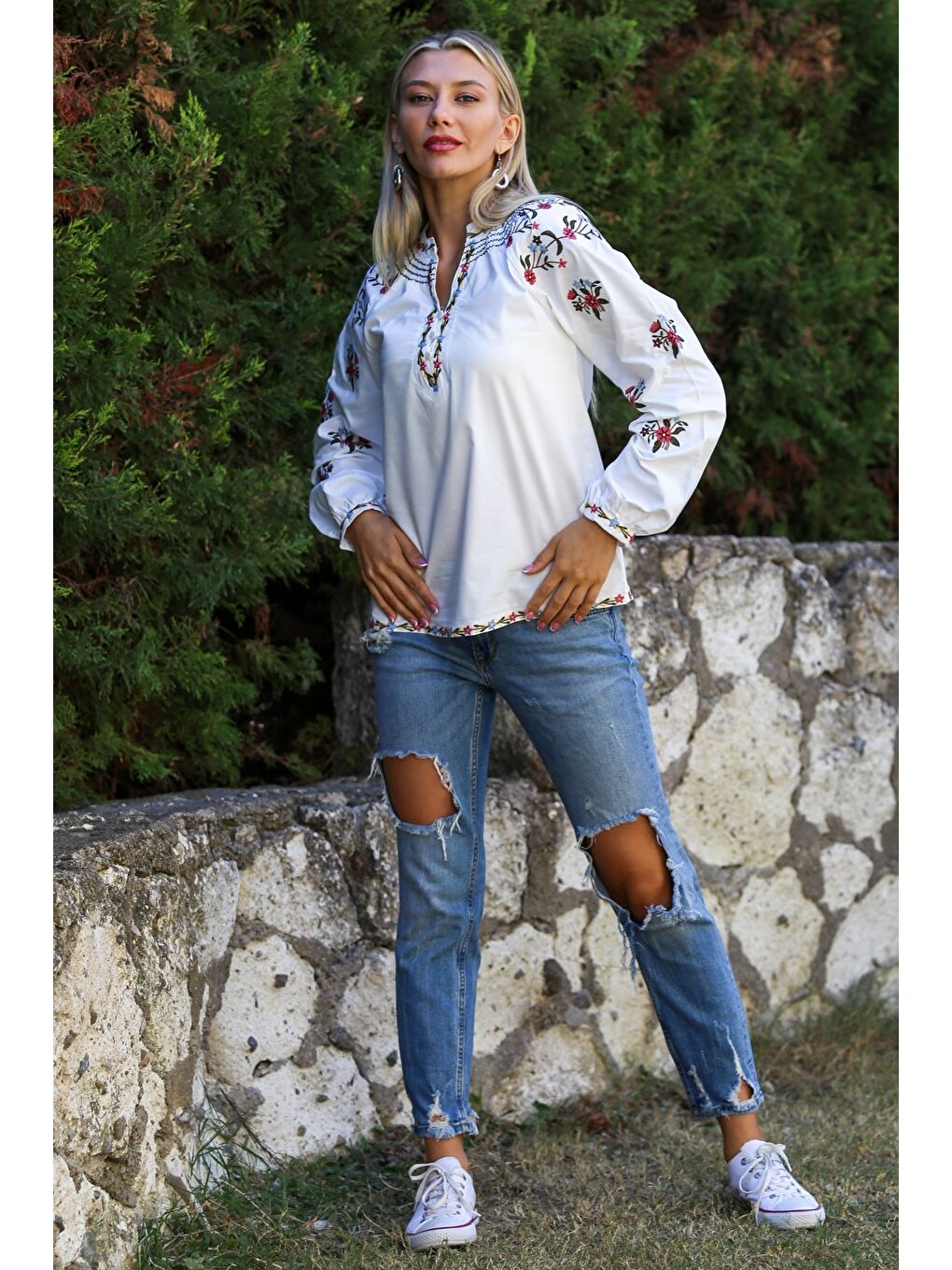 Beyaz Nakışlı Yaka Balon Kol Yaka Ve Kol Ucu Nakışlı Dokuma Casual Bluz-7