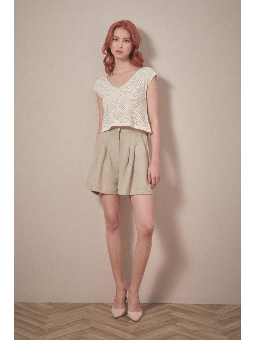 Bej Basic Beli Lastikli Pileli Şort