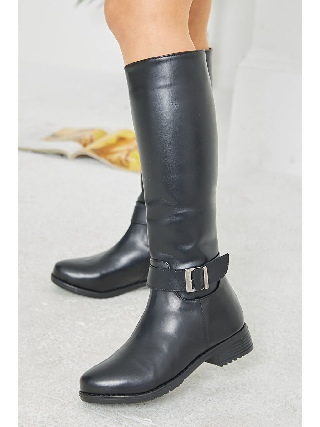 Kadın Siyah Tokalı Çizme - 26765