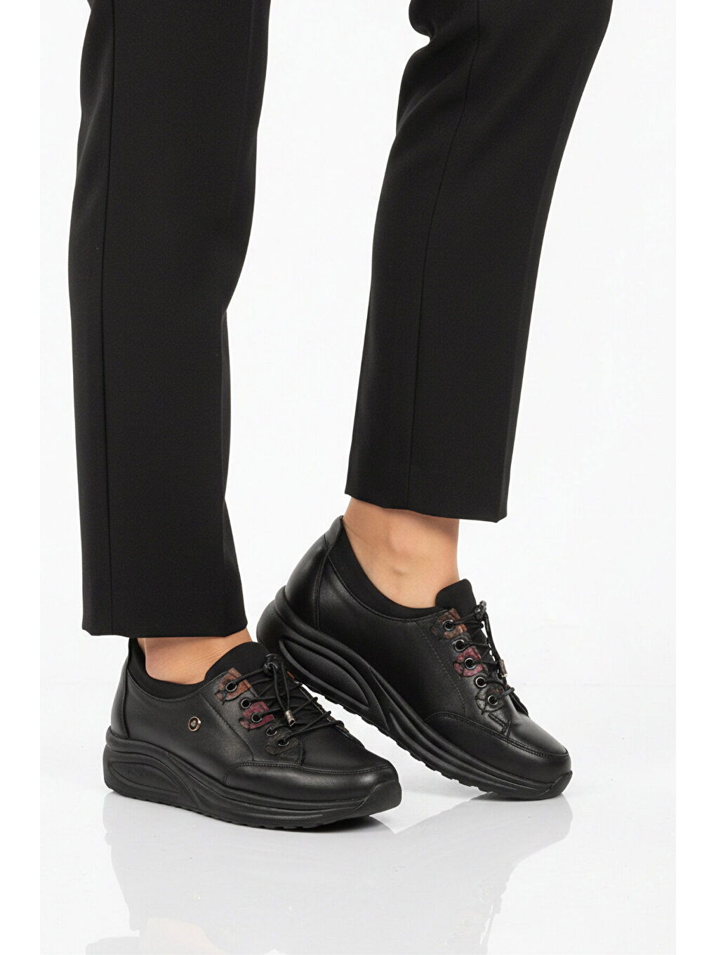 Siyah Hakiki Deri Anatomik Kadın Casual Ayakkabı 2660 Z