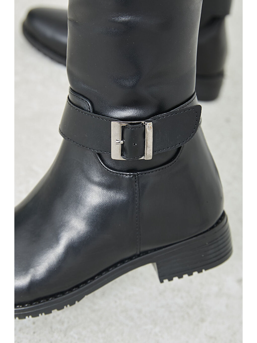 Kadın Siyah Tokalı Çizme - 26765-3