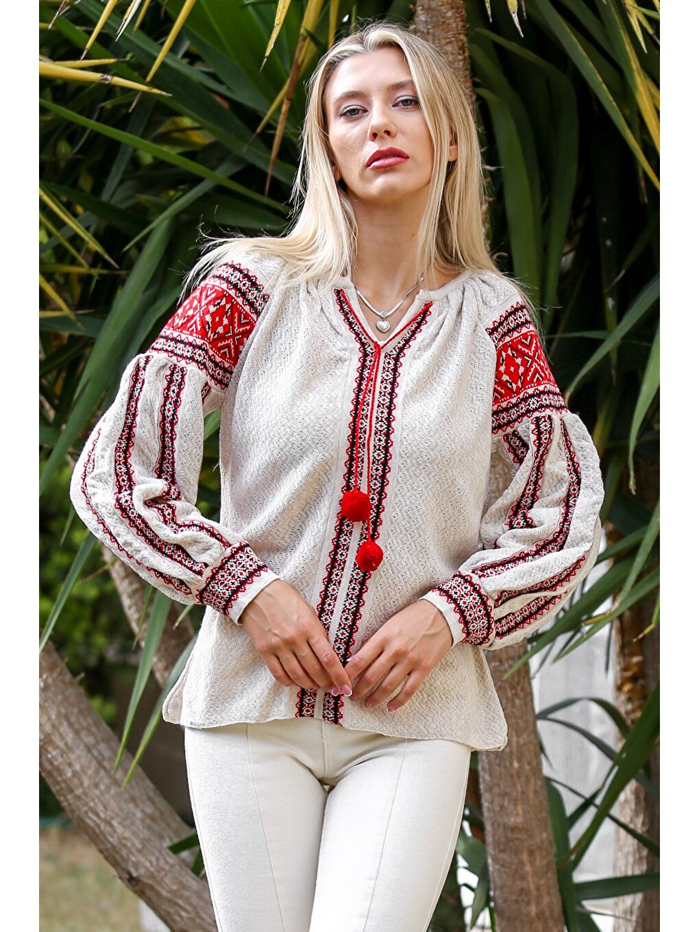 Kahverengi Camel Boyundan Bağlamalı Balon Kol Ponponlu Triko Casual Bluz-2