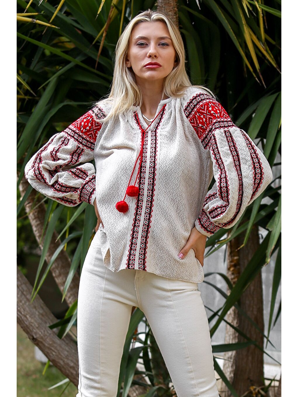 Kahverengi Camel Boyundan Bağlamalı Balon Kol Ponponlu Triko Casual Bluz-5