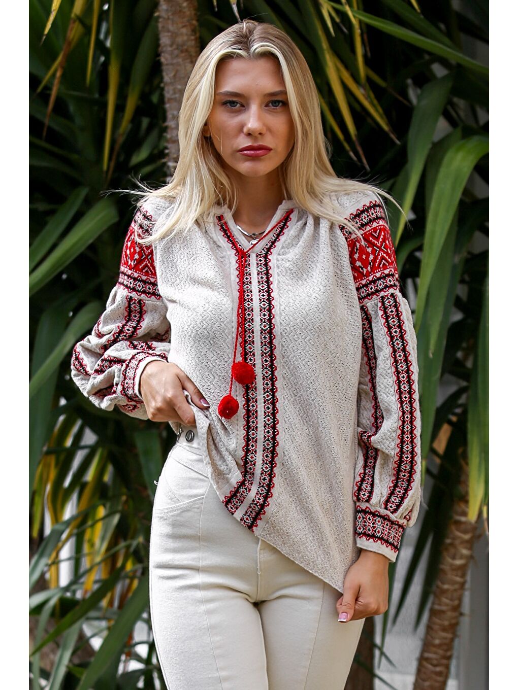 Kahverengi Camel Boyundan Bağlamalı Balon Kol Ponponlu Triko Casual Bluz-6