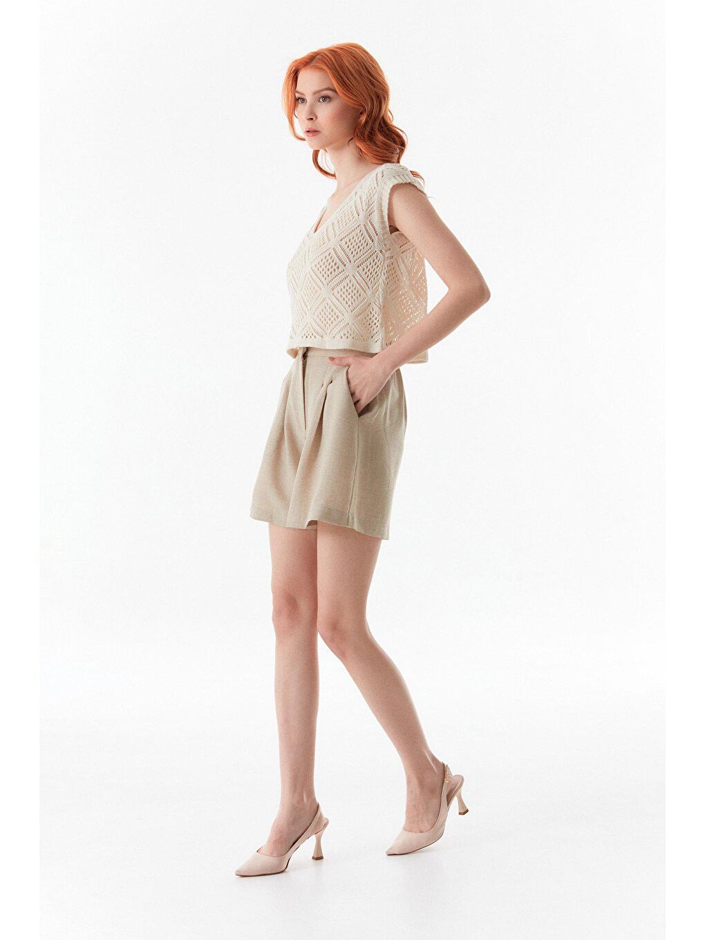 Bej Basic Beli Lastikli Pileli Şort-3