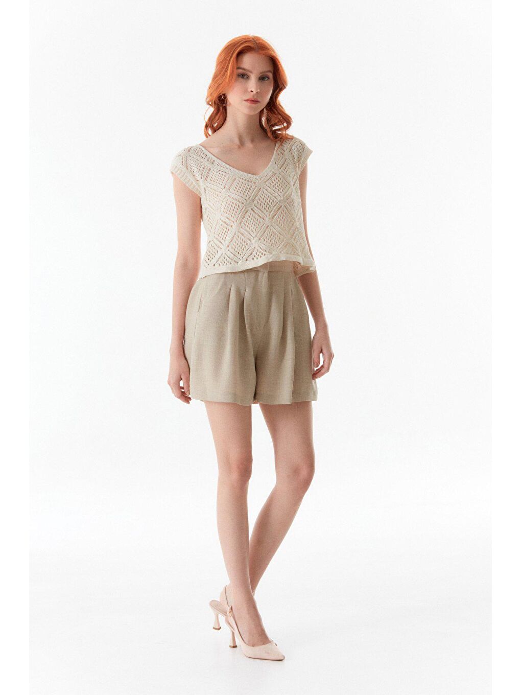 Bej Basic Beli Lastikli Pileli Şort-4
