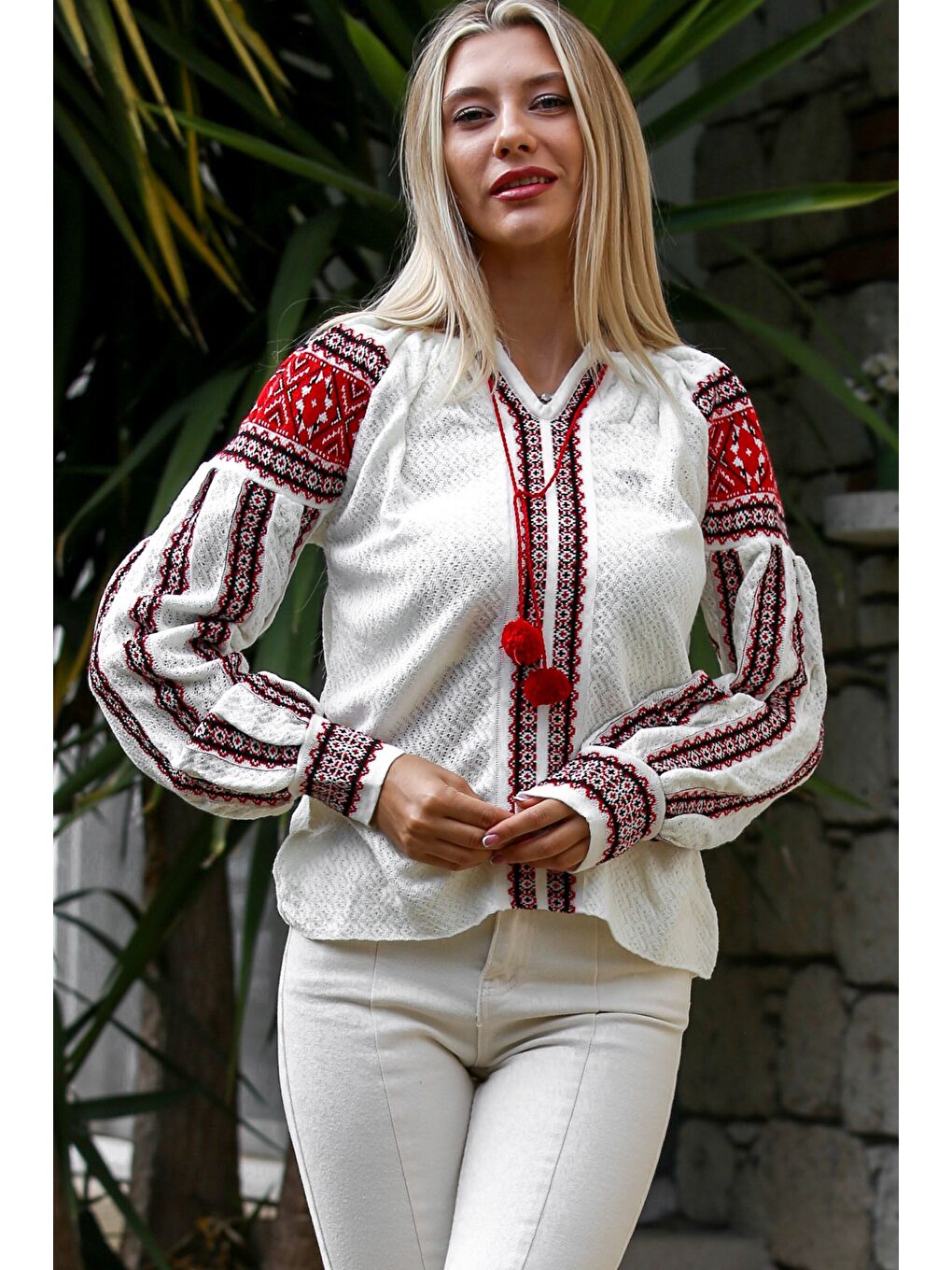 Bej Boyundan Bağlamalı Balon Kol Ponponlu Triko Casual Bluz