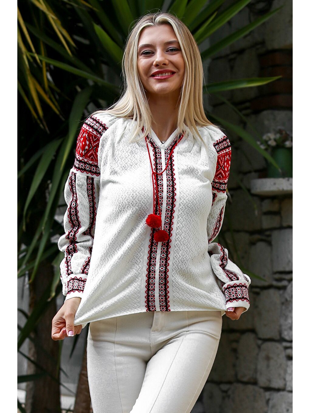 Bej Boyundan Bağlamalı Balon Kol Ponponlu Triko Casual Bluz-2