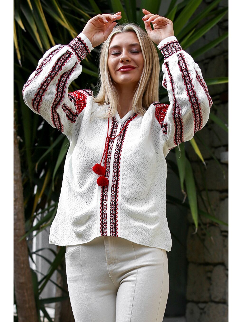 Bej Boyundan Bağlamalı Balon Kol Ponponlu Triko Casual Bluz-3