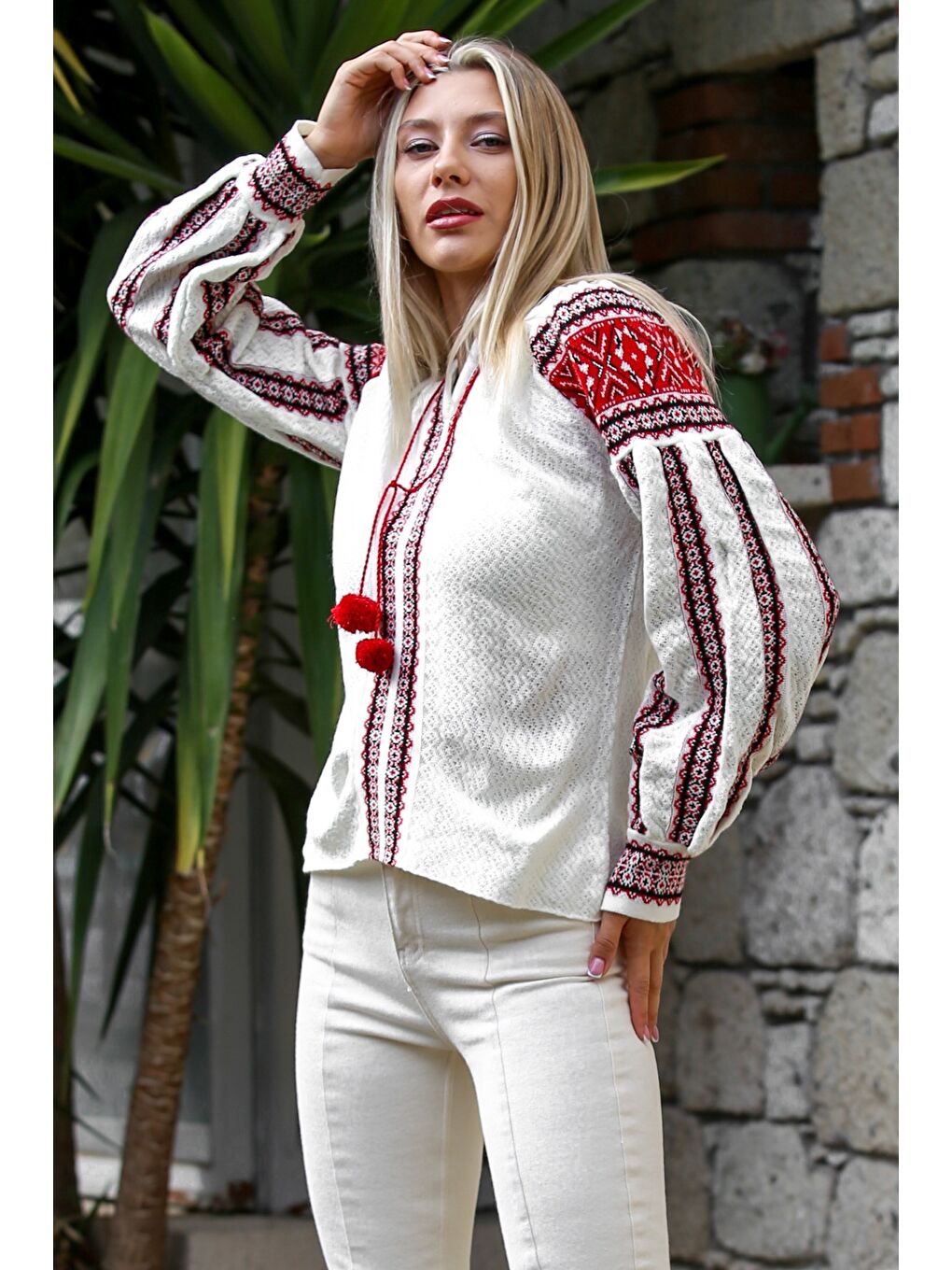 Bej Boyundan Bağlamalı Balon Kol Ponponlu Triko Casual Bluz-6