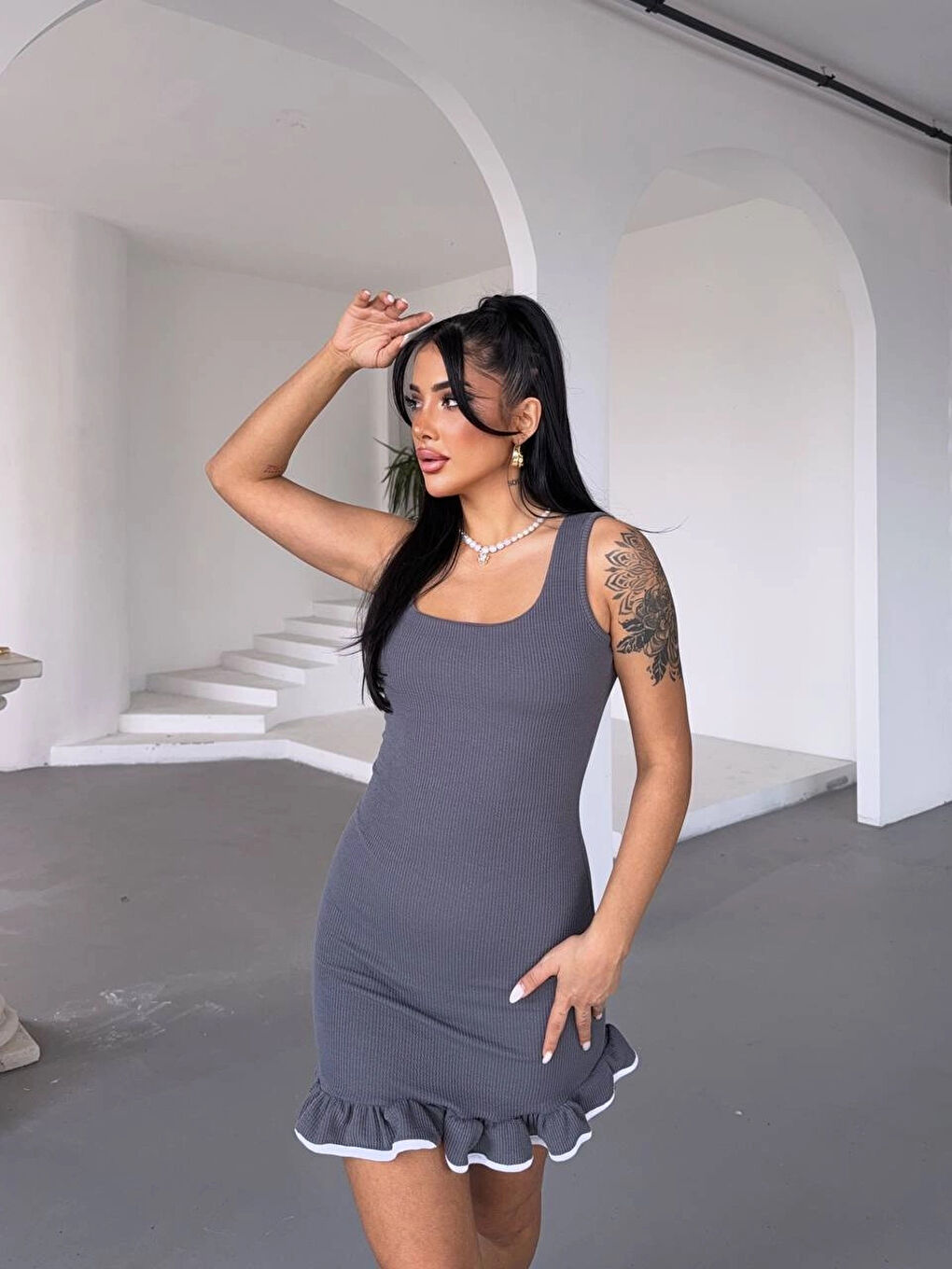 Kadın Gri Eteği Fırfırlı Burgu Kumaş Mini Elbise HZL25S-FRY122971-2