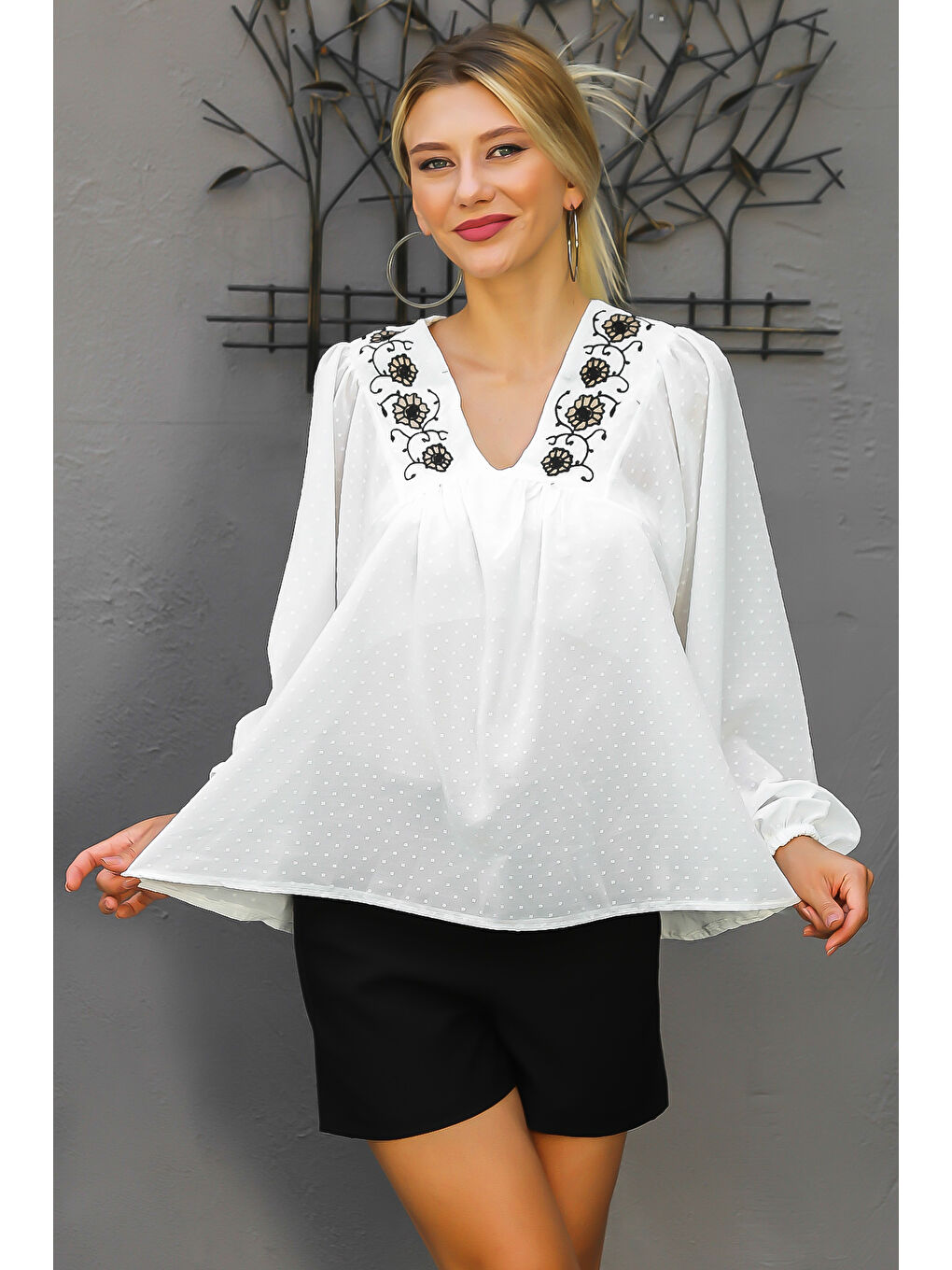 Ekru Nakışlı Yaka Balon Kol Nakışlı Dokuma Bluz-2