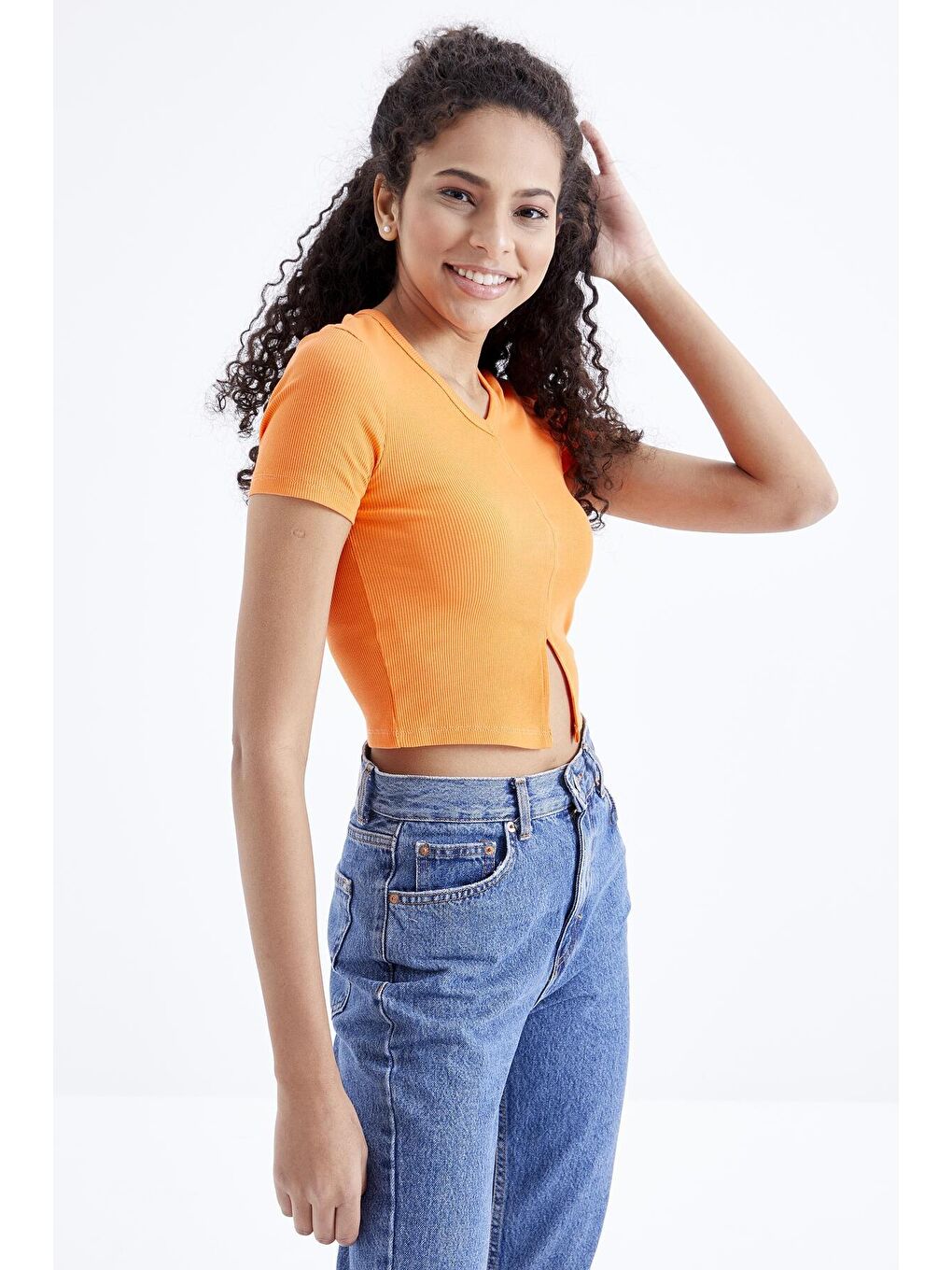 TOMMYLIFE Turuncu Oranj Basic Önü Yırtmaçlı V Yaka Kadın Crop Top T-Shirt - 97206 - 4