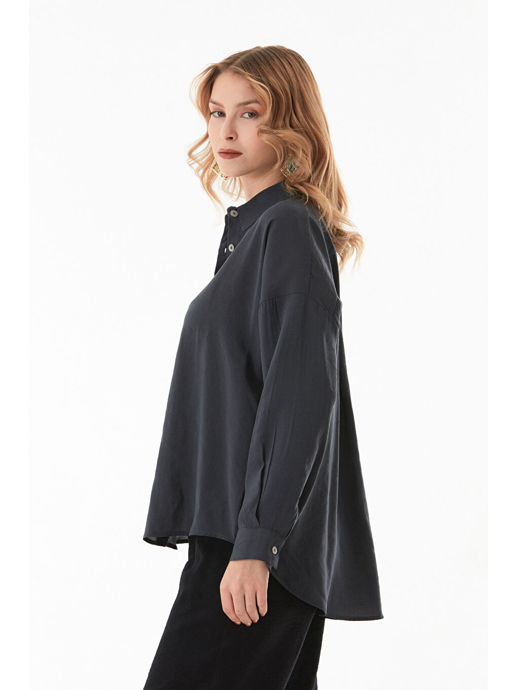 Gri Basic Oversize Arkası Uzun Düğmeli Gömlek-2