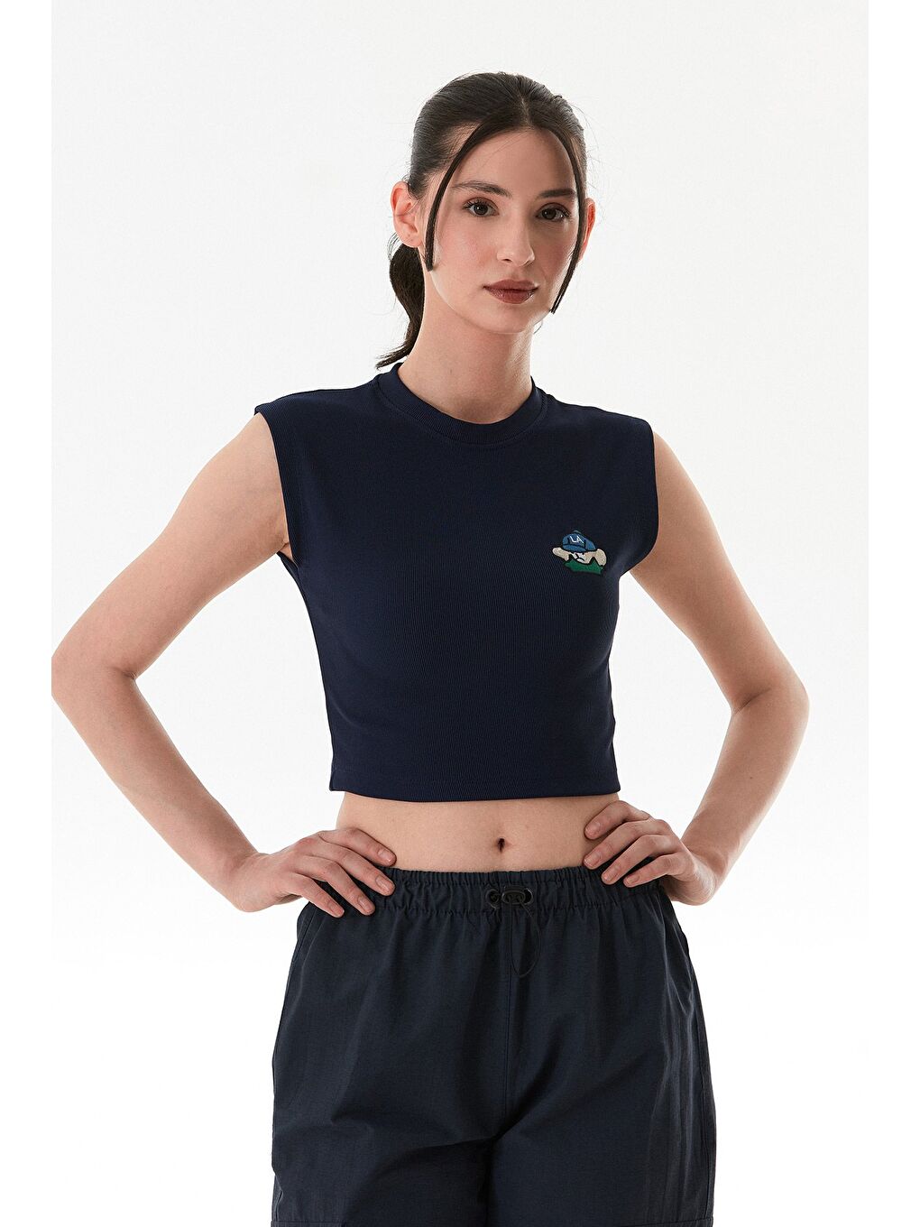 Lacivert Fitilli Ayıcık Nakışlı Elastanlı Crop Tşört