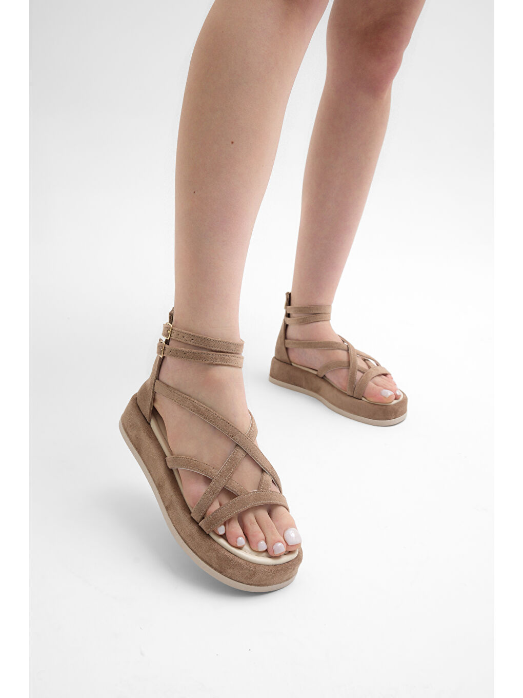 Bej Kadın Vizon Süet Rahat Kalıp Çapraz Bantlı Çift Kemerli Sandalet-1