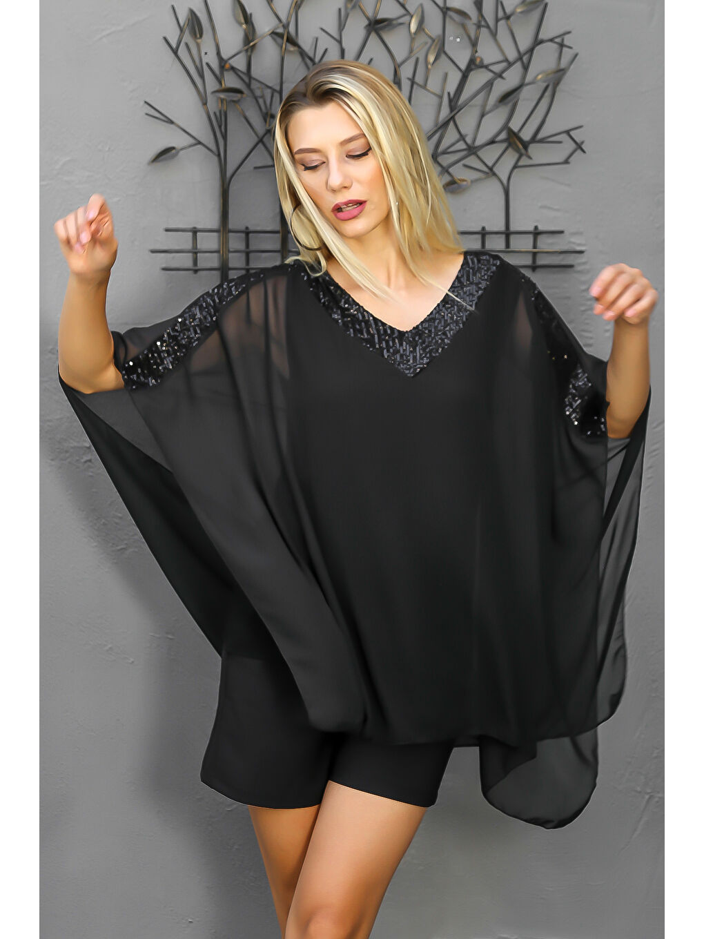 Siyah V Yaka Düşük Kol Düz Renk Organze Dokuma Bluz-2