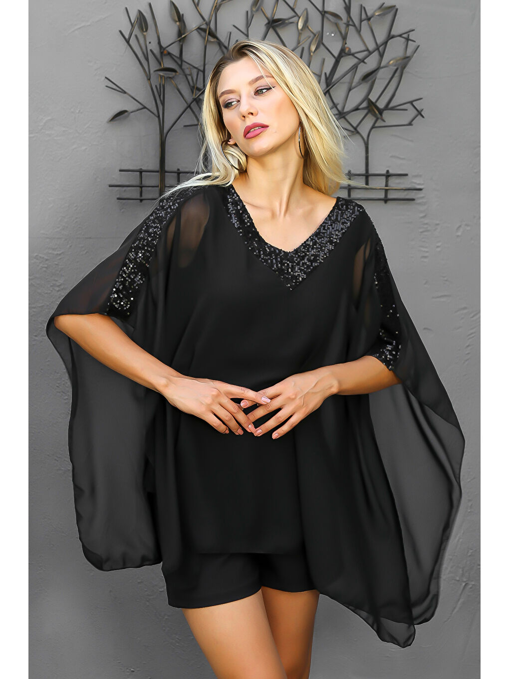 Siyah V Yaka Düşük Kol Düz Renk Organze Dokuma Bluz-3