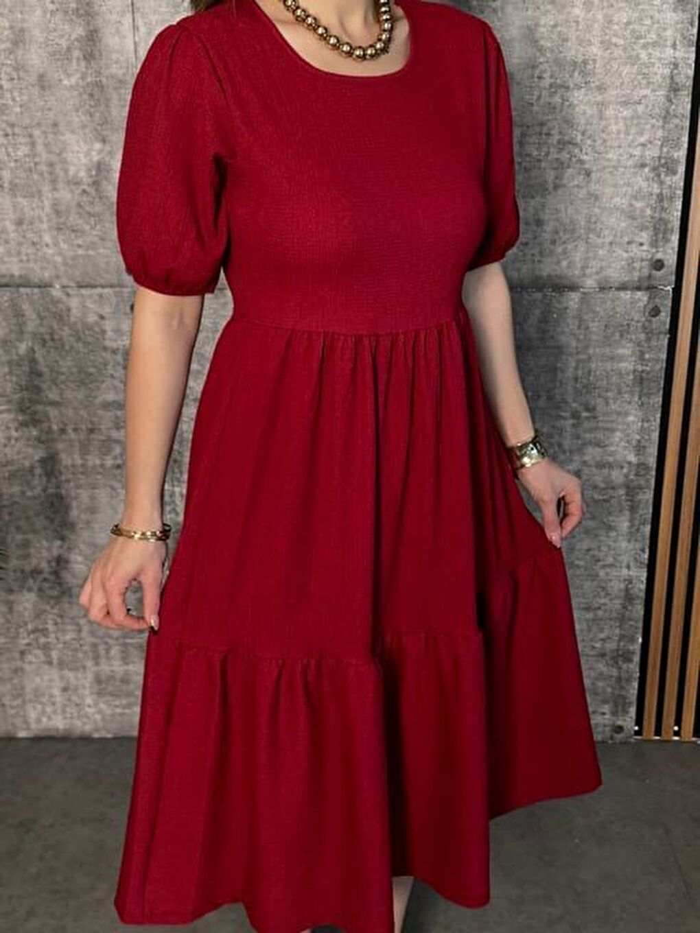 Kırmızı Kadın Kısa Kollu Yakası Açık Katlı Bürümcük Balon Elbise-4