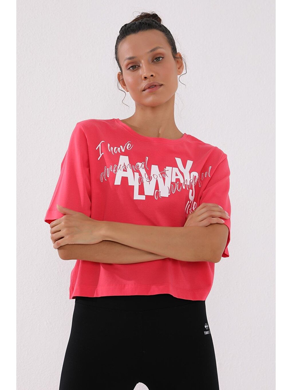 TOMMYLIFE Koyu Kırmızı Rose Asimetrik Yazı Baskılı O Yaka Kadın Oversize T-Shirt - 97136 - 3