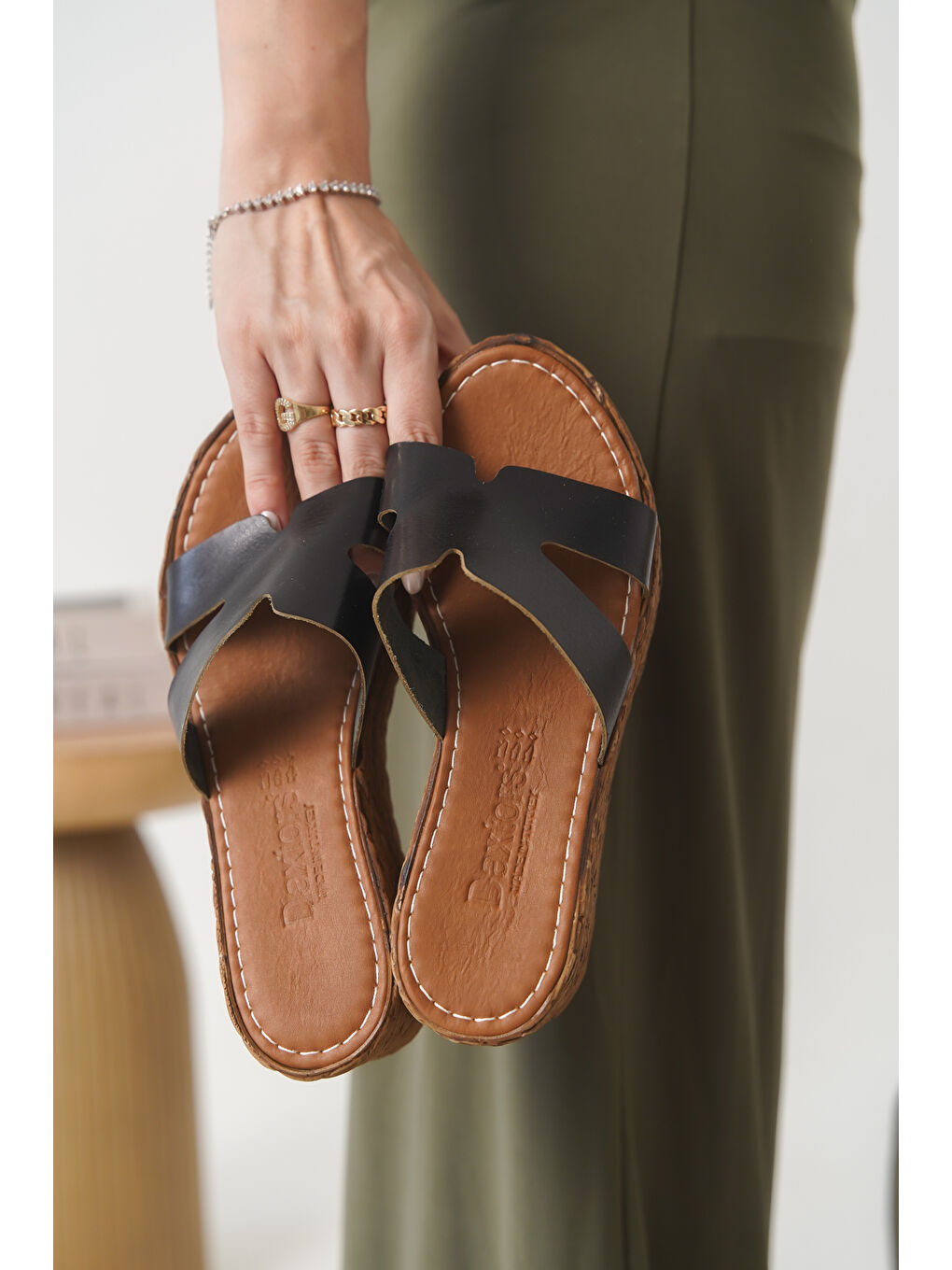 Siyah D0684 Günlük Ortopedik Hakiki Deri Topuklu Kadın Terlik-4